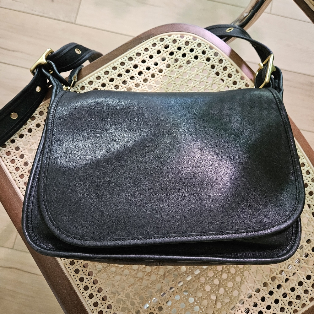 Vintage Coach Patricia Legacy 9951 Black Saddle Bag | Glove Leather, Gold Hard.